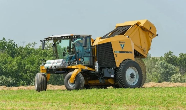 Vermeer випустив самохідний прес-підбирач, що розвертається на місці