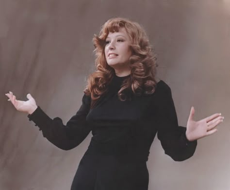 Алла Пугачова В Молодості: путь к славе и первые шаги на сцене