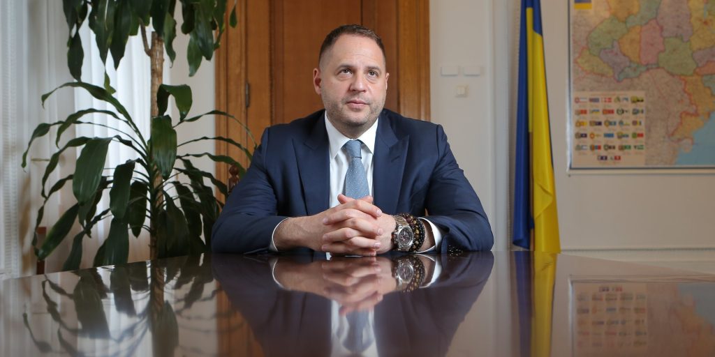 Андрій Єрмак: Національність, Кар'єра та Особисте Життя